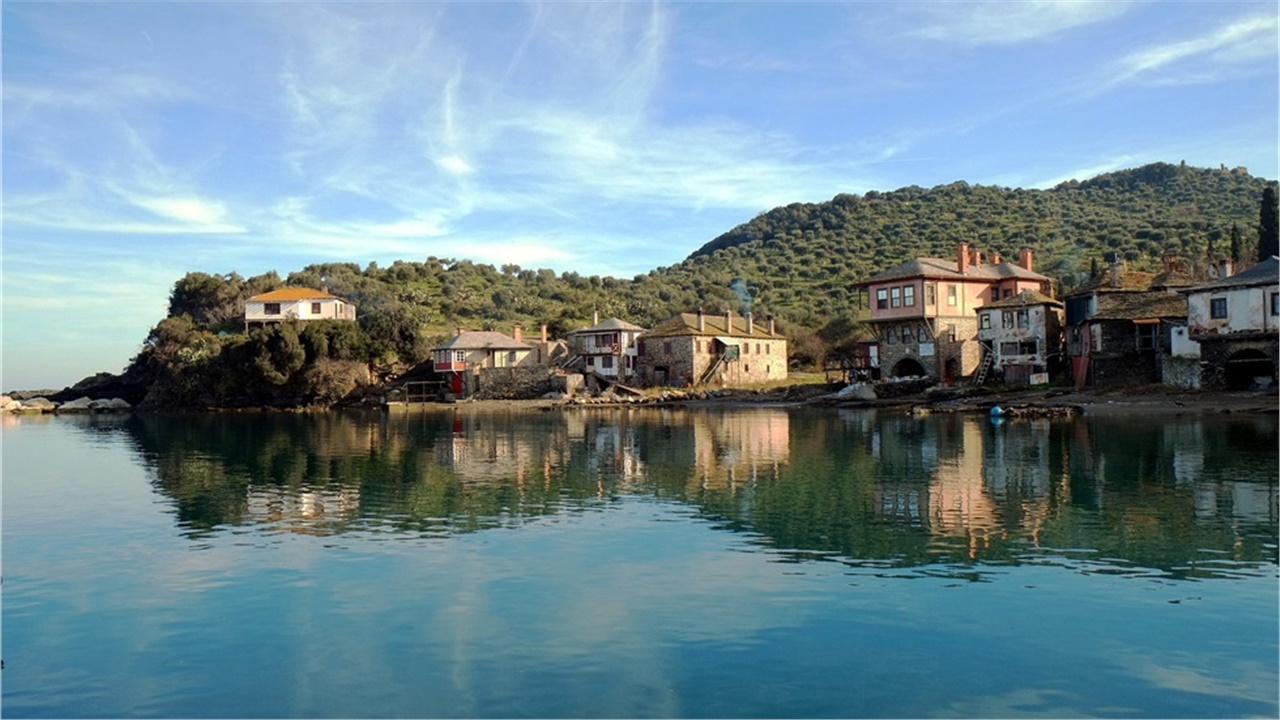 Άγιον Όρος: Αναβάλλεται η Σύναξη της Ιεράς Κοινότητας, λόγω έξαρσης...