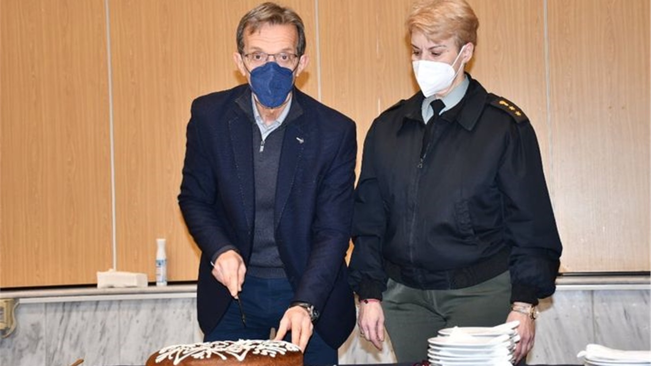 Kοπή Βασιλόπιτας στο Εμβολιαστικό Κέντρο της ΔΕΘ - Το φλουρί...