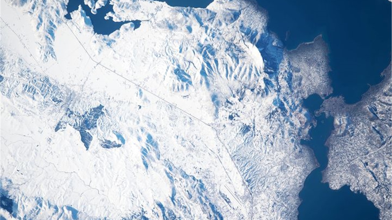 Η χιονισμένη Ελλάδα από ψηλά ❄️ Ο Ευρωπαϊκός Οργανισμός Διαστήματος...