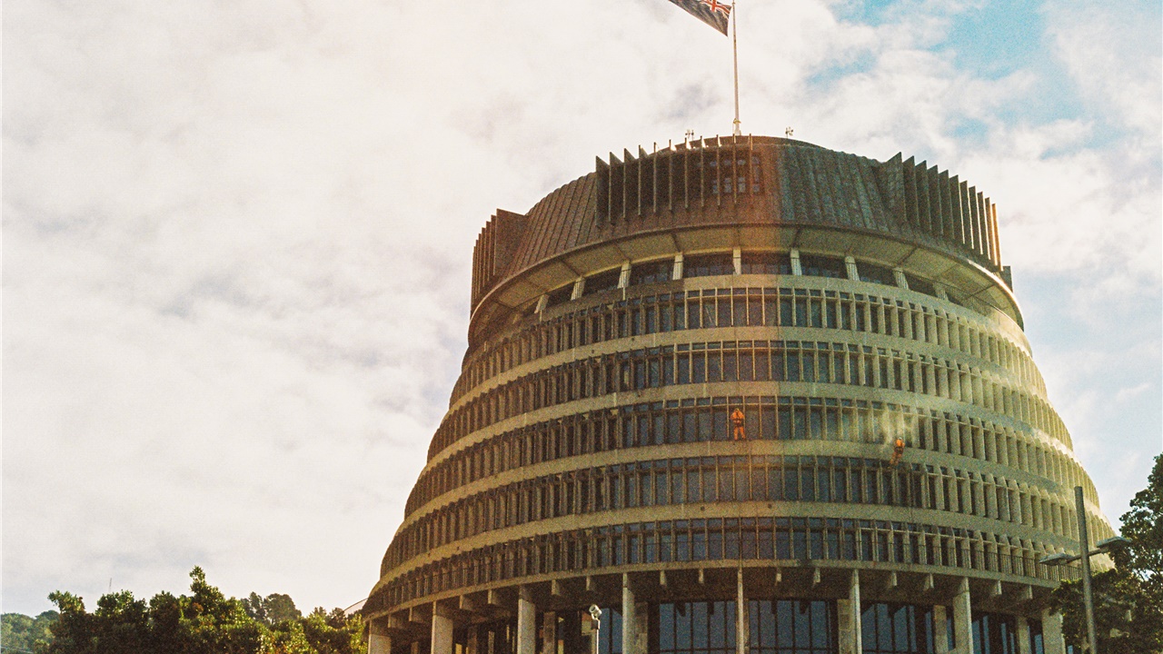 Νέα Ζηλανδία: Με δυνατή μουσική και μηνύματα υπέρ το εμβολιασμού...