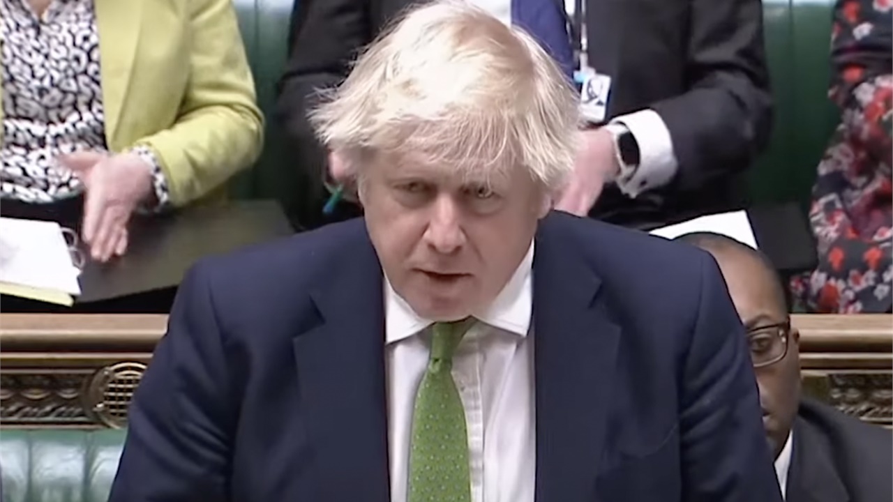 Η Βρετανία επιβάλλει κυρώσεις σε πέντε ρωσικές τράπεζες και τρεις...