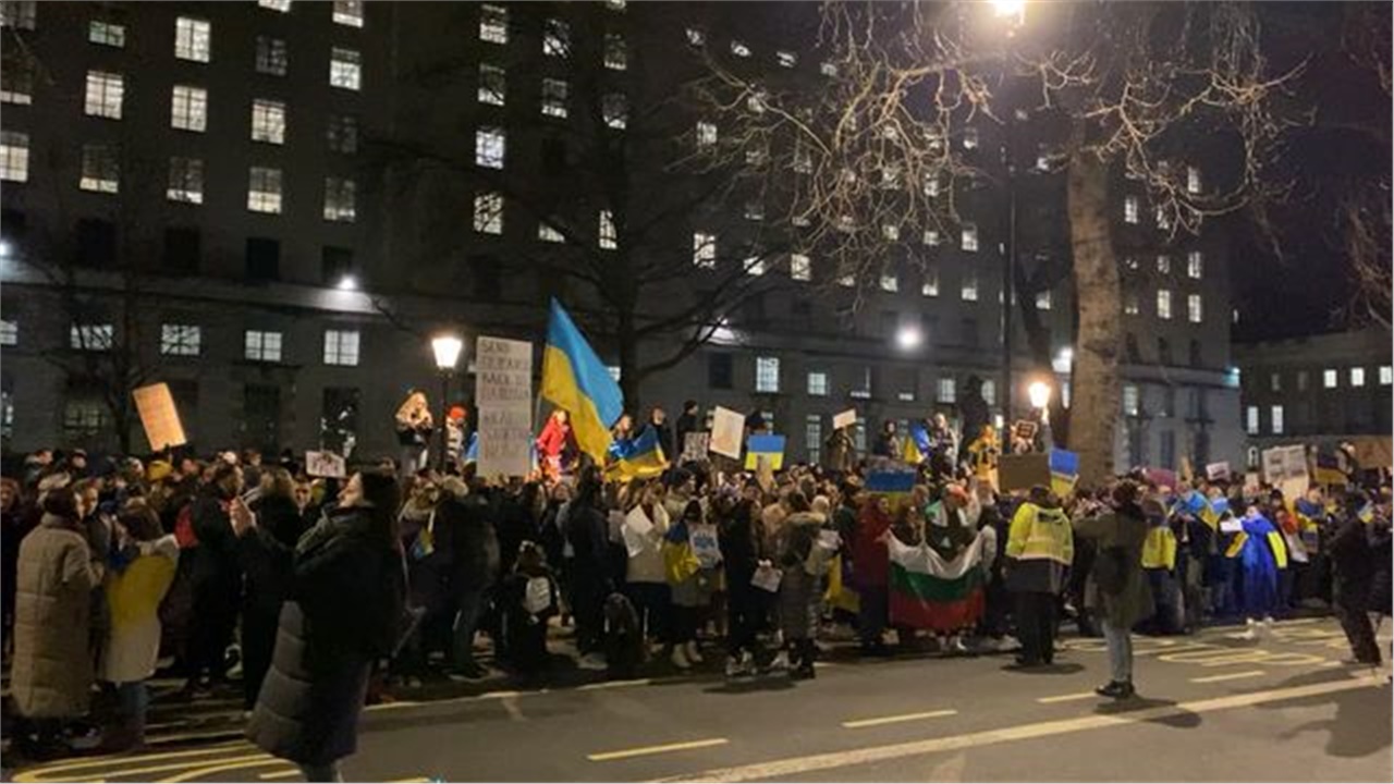 «Σταματήστε τον πόλεμο» - Συγκεντρωση τώρα στο κέντρο του Λονδίνου...