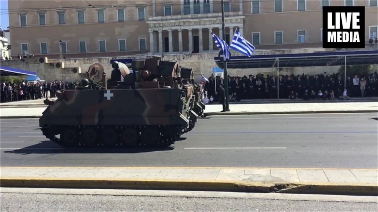 Μονάδες των γαλλικών Ενόπλων Δυνάμεων και το ιστορικό αεροσκάφος...