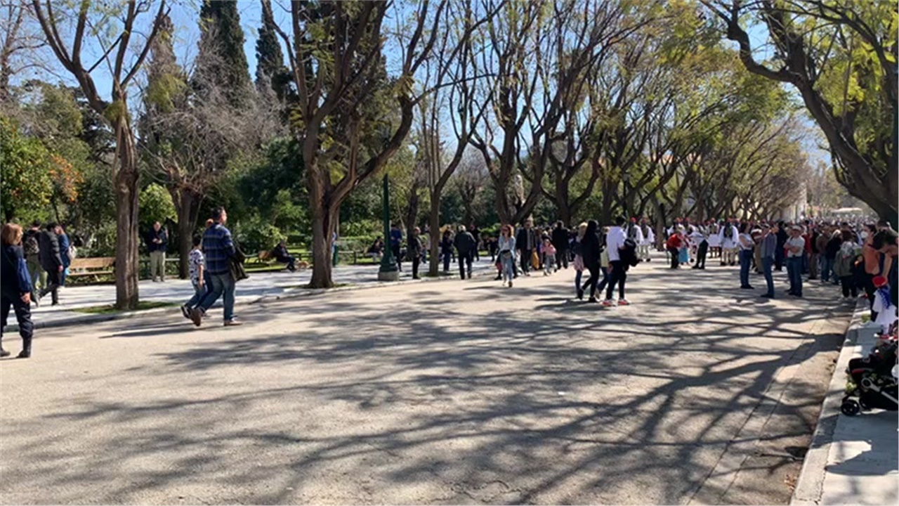 25η Μαρτίου: Ζωντανή εικόνα από τη στρατιωτική παρέλαση στην