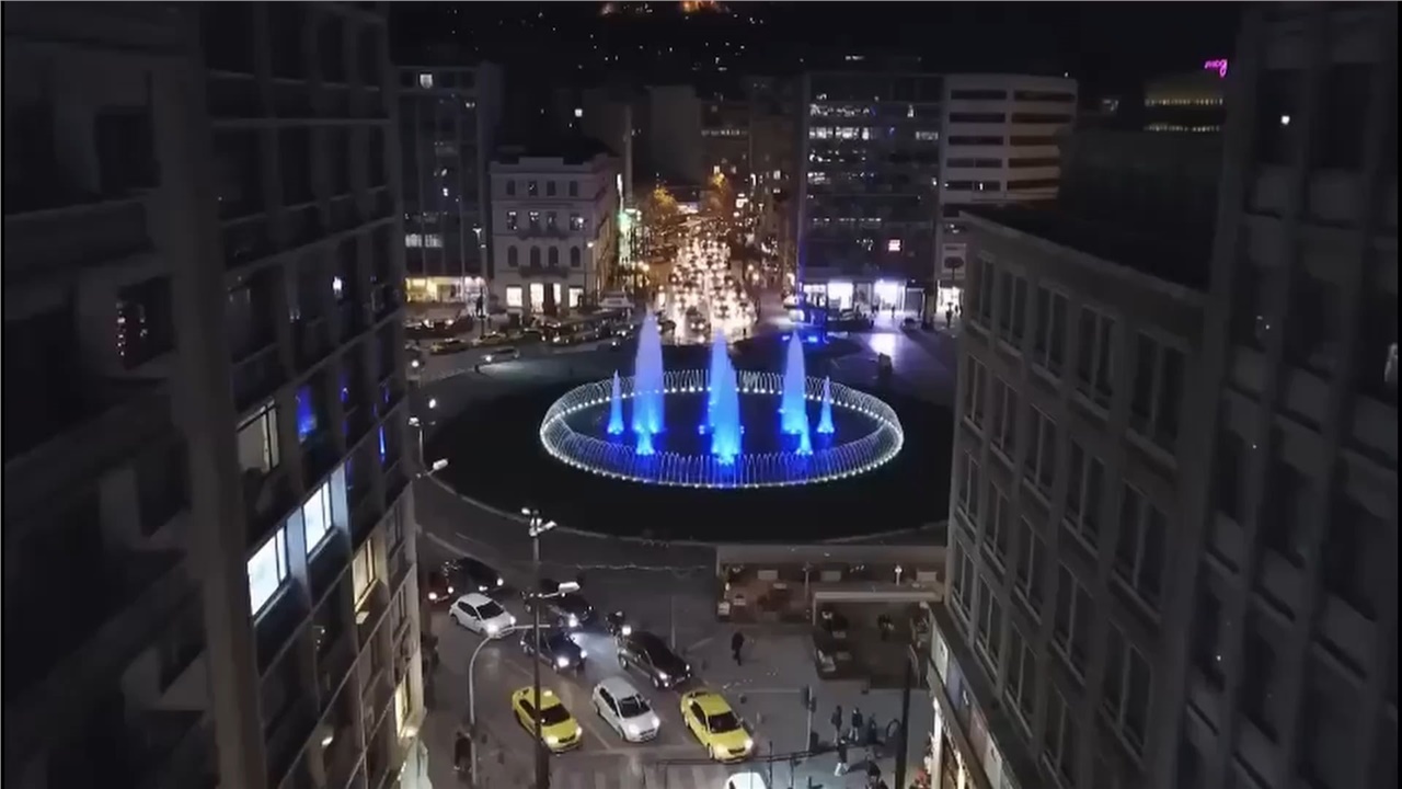 🇬🇷 25η Μαρτίου 2022 - Στα γαλανόλευκα «ντύθηκε» το συντριβάνι...