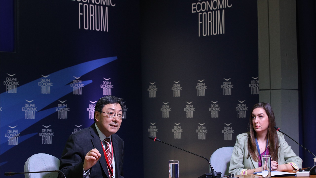 Yanzhong Huang: «Η πανδημία μοιάζει με την τέλεια καταιγίδα»