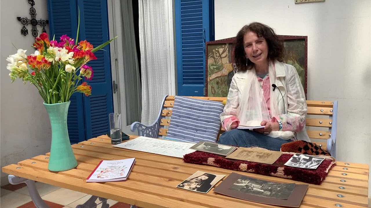 Λίγες εικόνες της γιαγιάς από μια ολόκληρη ζωή, δοσμένες στην...