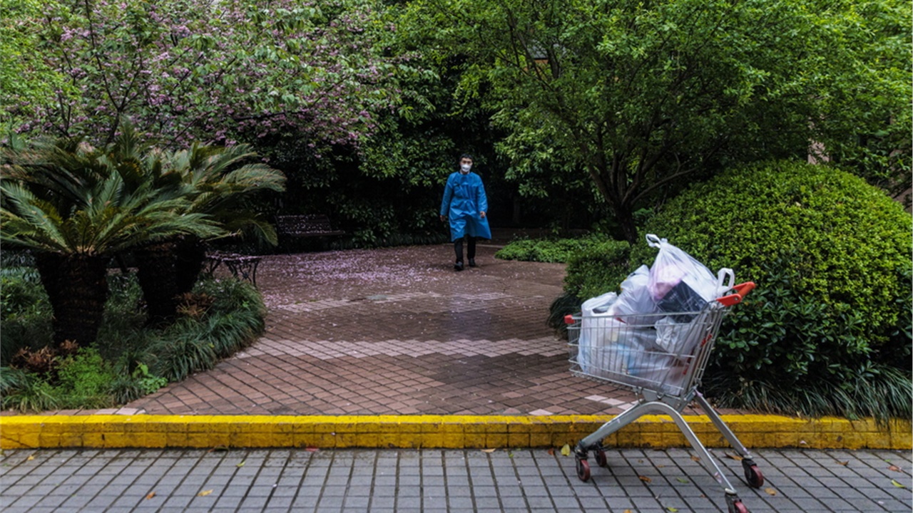 Απίστευτες σκηνές στη Σανγκάη - Η αυξανόμενη απείθεια απέναντι...