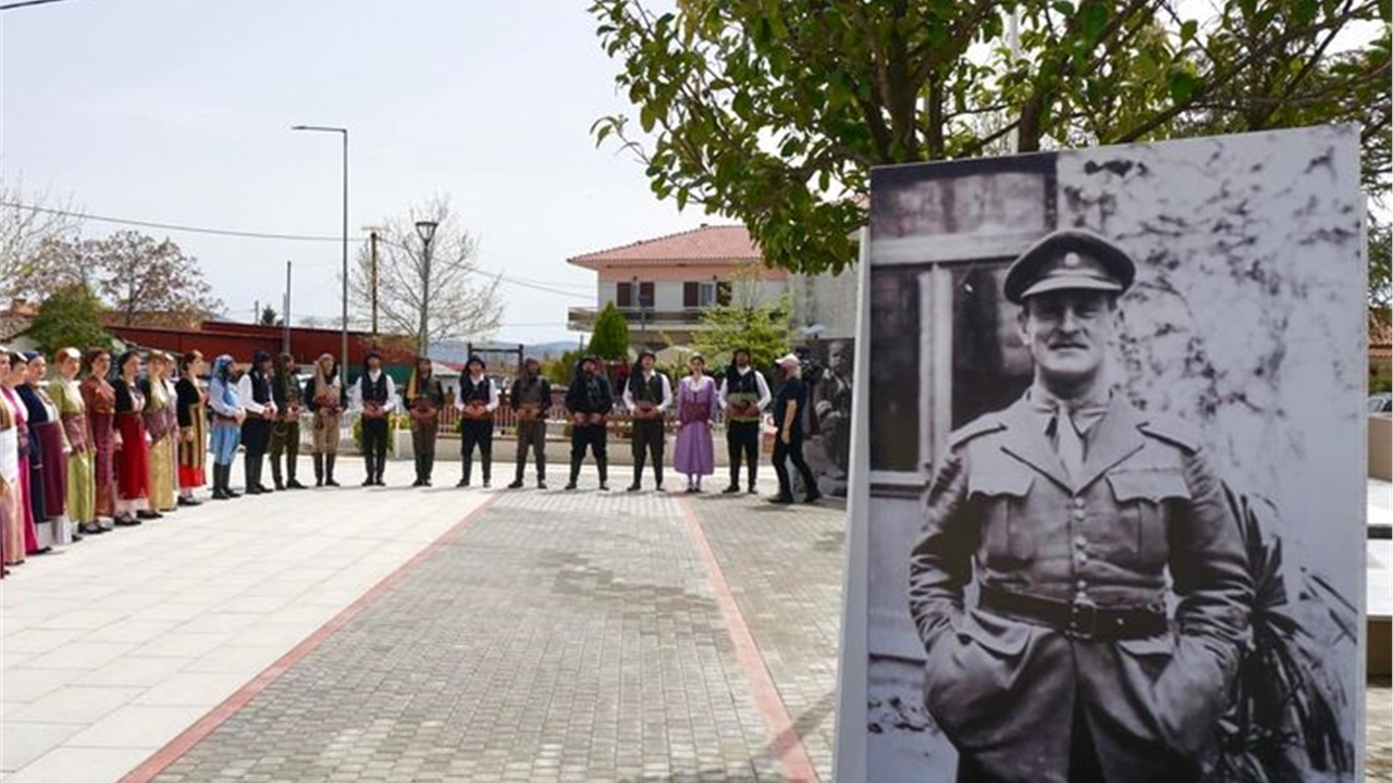 Η κυρία Κατερίνα Σακέλλαροπουλου κατά την επίσκεψη της στο Θρυλόριο...