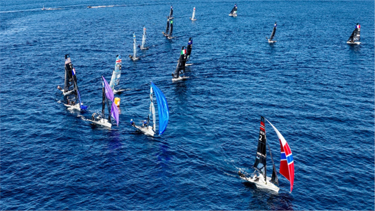 Σε 5 κατηγορίες αγωνίζονται Έλληνες ιστιοπλόοι στην Ολυμπιακή...