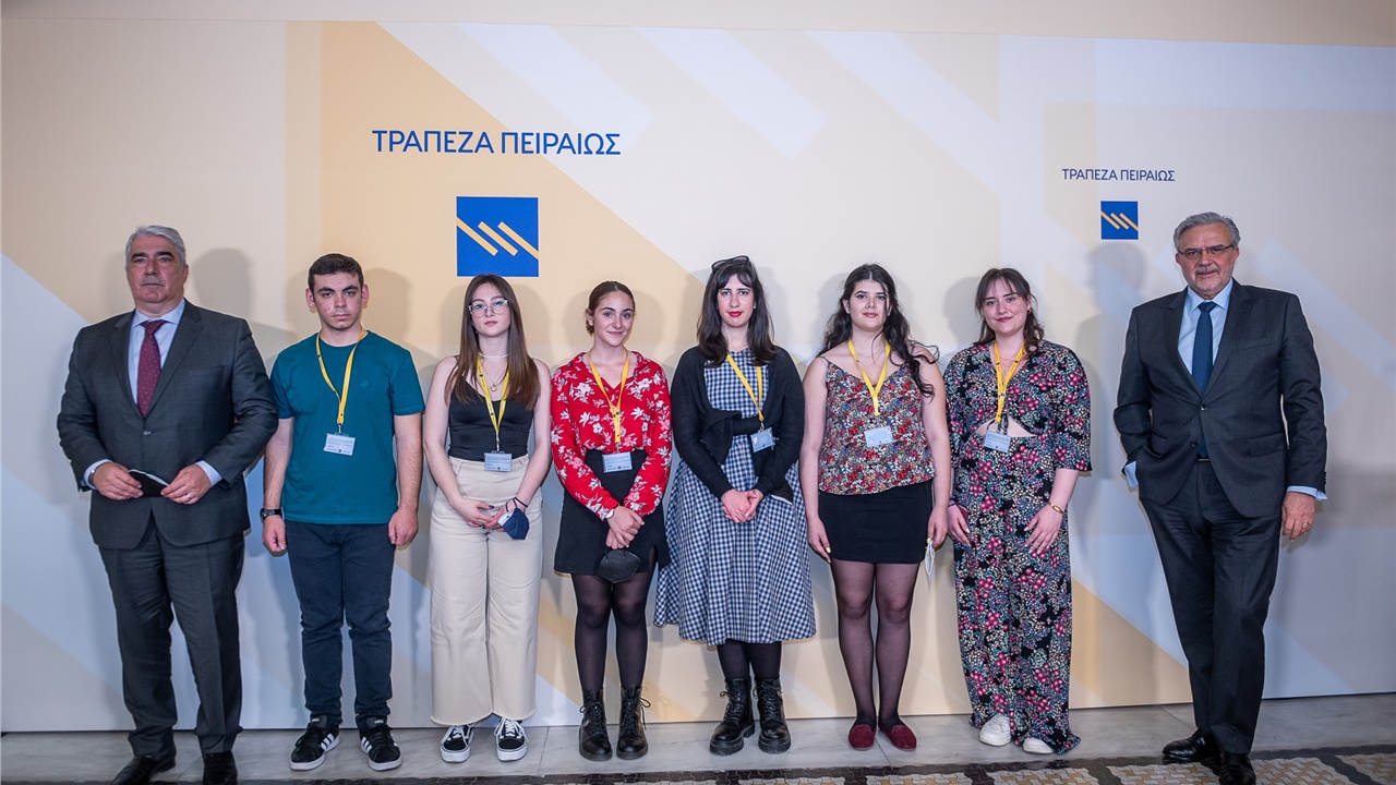 Η Τράπεζα Πειραιώς στηρίζει τους αποφοίτους λυκείων του 2021...