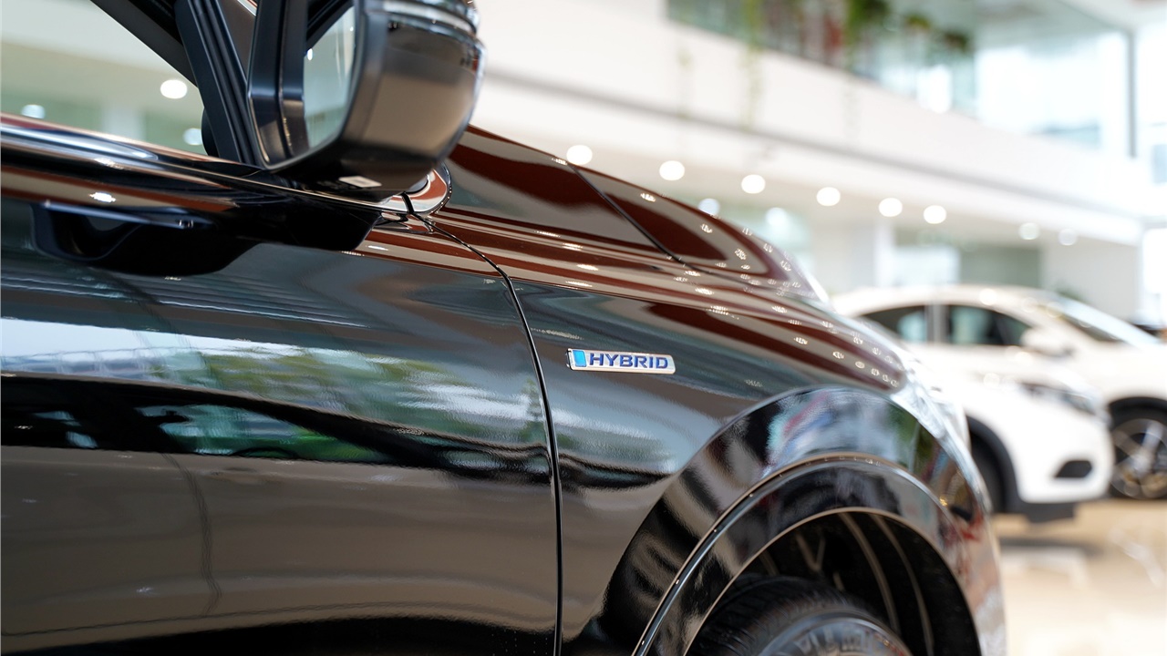 Ανοδική πορεία καταγράφουν οι πωλήσεις των υβριδικών ηλεκτρικών...