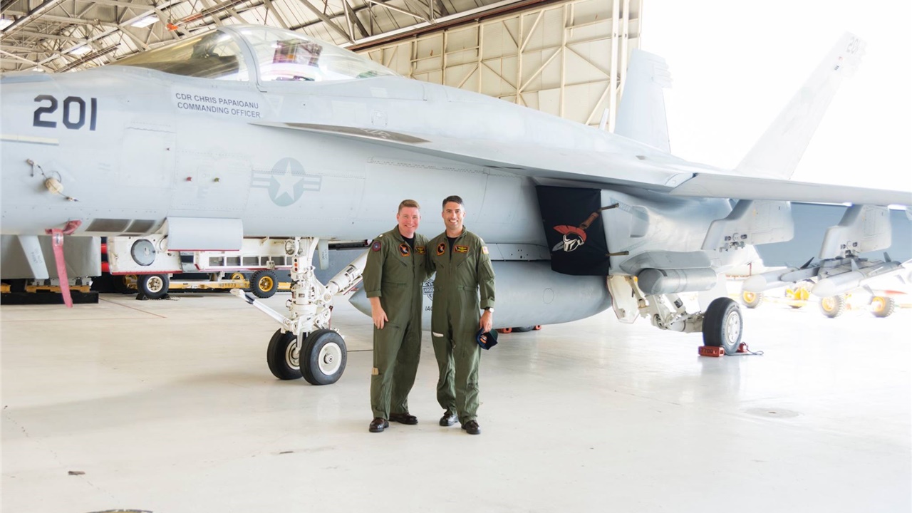 Η συγκλονιστική καριέρα του ελληνικής καταγωγής διοικητή του...