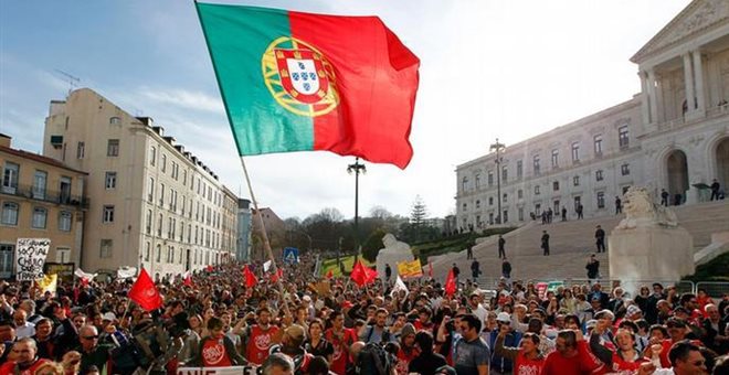 Portugal decides on 'clean exit' from bailout