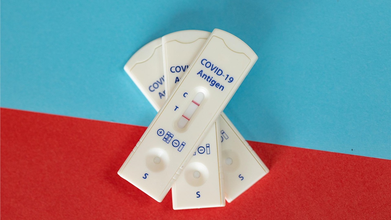 Οι επαναλοιμώξεις από τον κορονοϊό μέσα σε μερικούς μόνο μήνες...