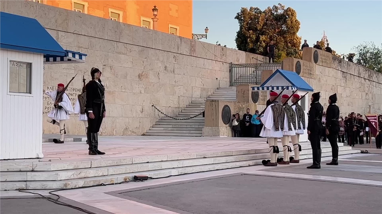 Αποχώρηση φρουράς  από Εύζωνες με ποντιακές στολές στην εκδήλωση...