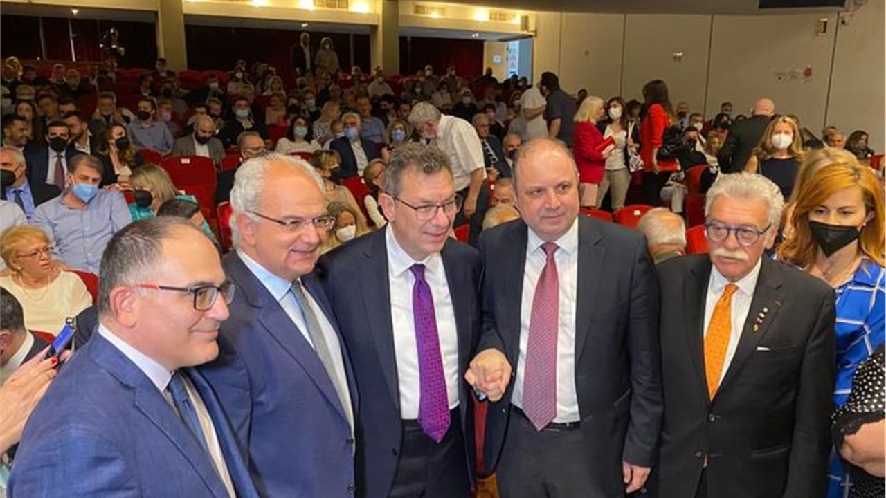 Ο Δρ Άλμπερτ Μπουρλά επίτιμος  Πρόεδρος  του Συνδέσμου Φιλίας...