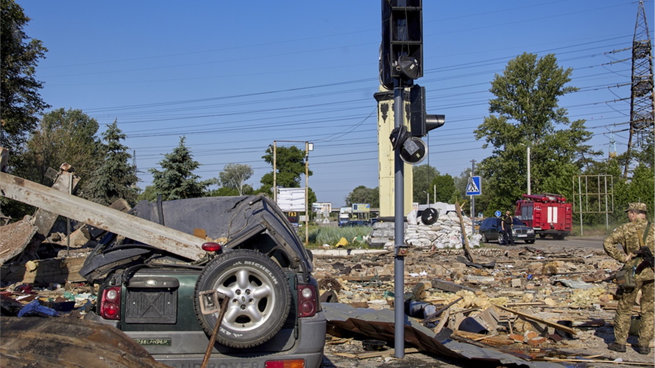 Με τον σοβιετικής προέλευσης οπλισμό του αναλωμένο, ο ουκρανικός...