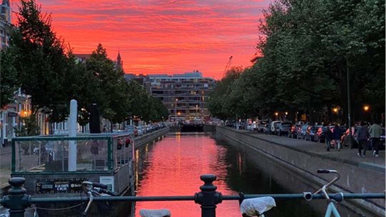 Περίπατος στα πολύχρωμα δρομάκια της Χάγης!   