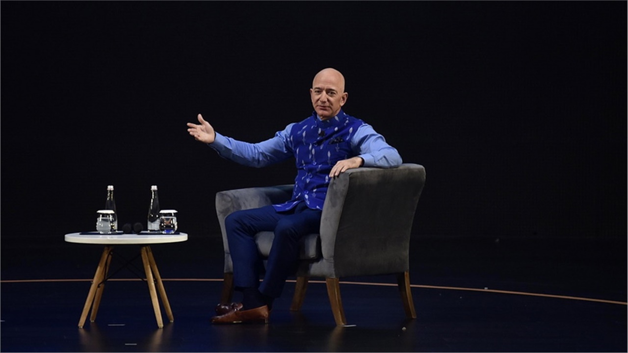 Τζεφ Μπέζος-Λευκός Οίκος λογομαχούν μέσω Twitter για τις τιμές...