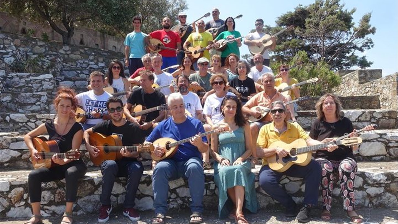 «Αν σε πάρει η σαϊτιά του ρεμπέτικου, πάει σε κέρδισε…»  Του...