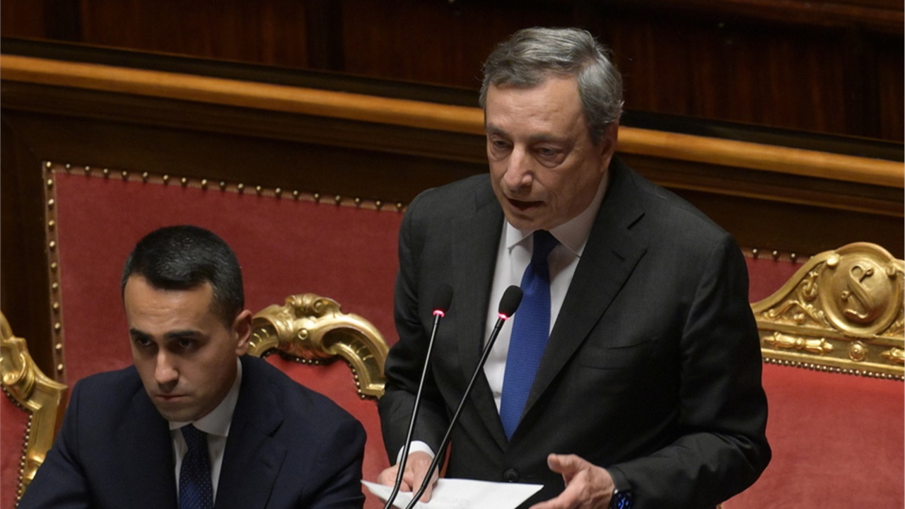 Ιταλία: Στο προεδρικό μέγαρο για να παραιτηθεί ο Ντράγκι