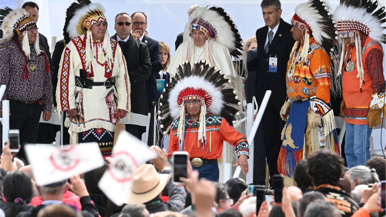 Ο πάπας Φραγκίσκος ζήτησε συγχώρηση από αυτόχθονες στον Καναδά...