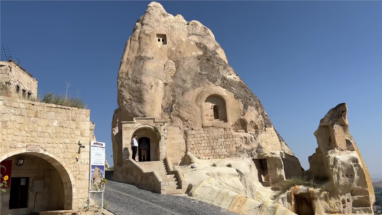 Το αρχοντικό του πασά και οι στάβλοι που έμενε ο Άγιος Ιωάννης...