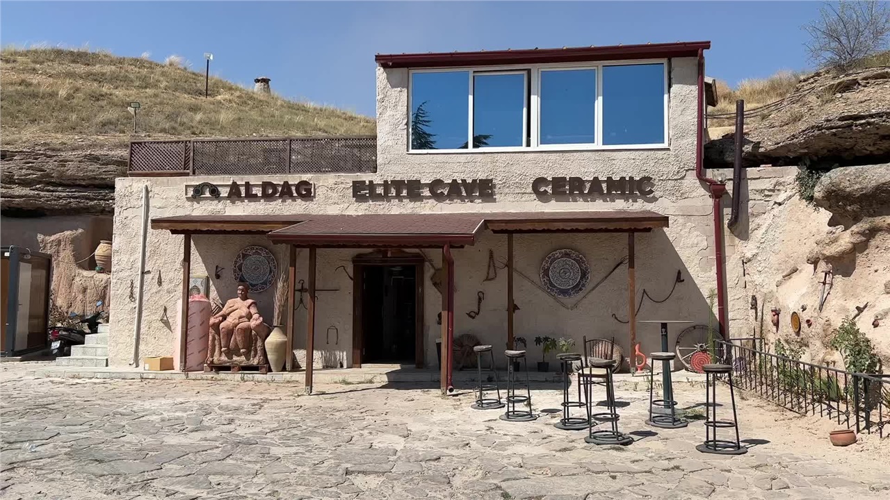 Δύο αιώνες ζωής κλείνει το Aldag, το παραδοσιακό εργαστήρι κεραμικής...