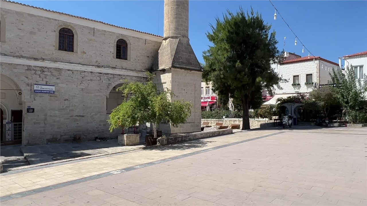 Τα Αλάτσατα (τουρκικά: Alaçatı) είναι πόλη στη Χερσόνησο της...