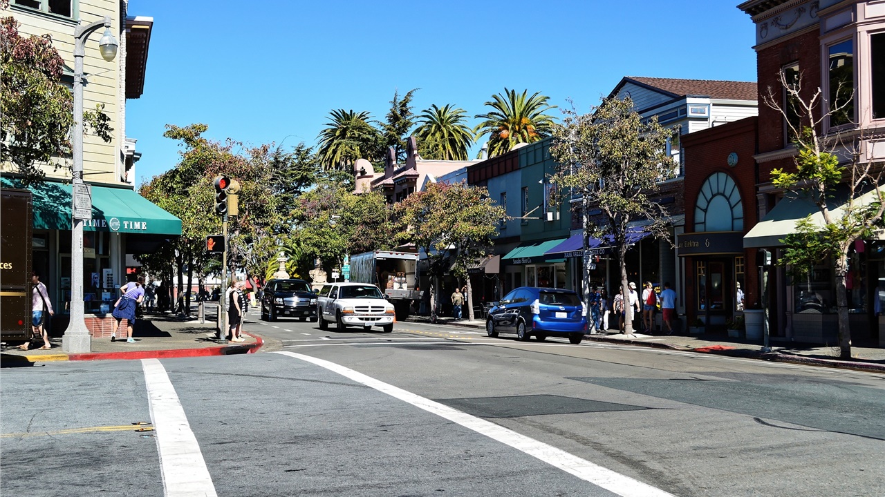 Μέχρι το 2035 τα νέα αυτοκίνητα που πωλούνται στην Καλιφόρνια...