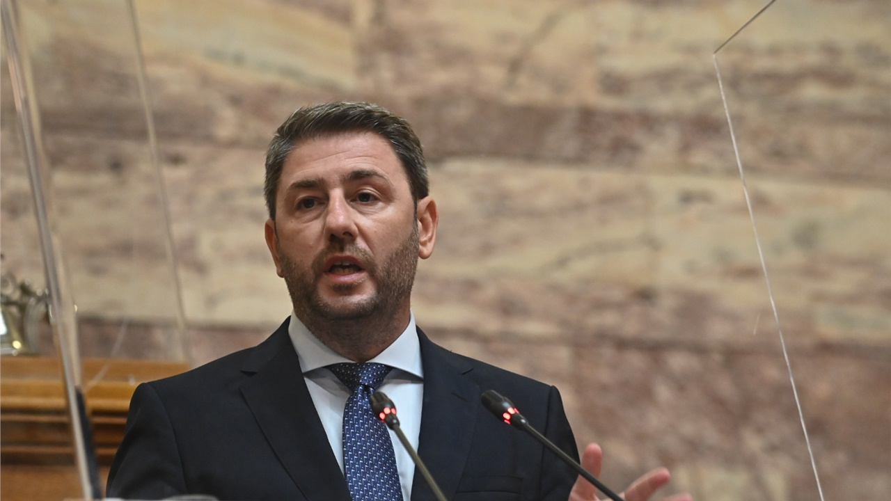 Στην ολομέλεια της Βουλής η «μάχη» των πολιτικών αρχηγών για...