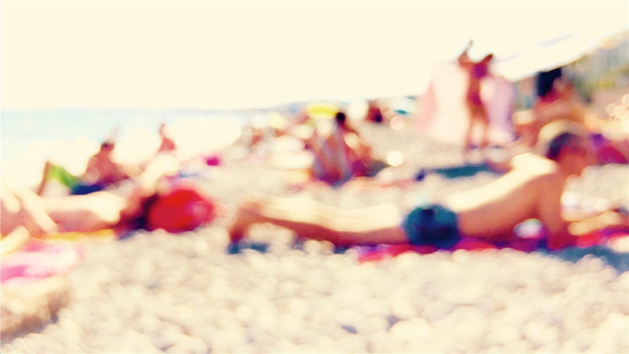 Οι μύθοι για το «υγιεινό» μαύρισμα καλά κρατούν στην Ευρώπη