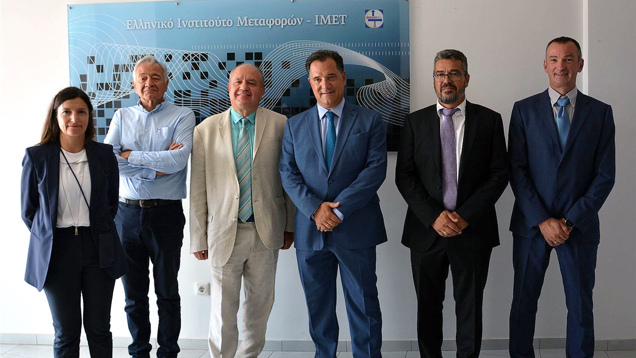 Ο Α. Γεωργιάδης στο περίπτερο του ΙΜΕΤ στη ΔΕΘ