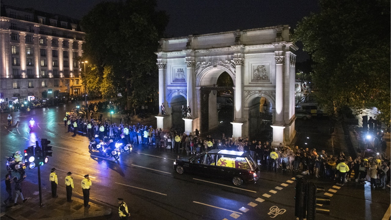 Παγκόσμιοι ηγέτες, βασιλείς και υψηλόβαθμοι αξιωματούχοι που...