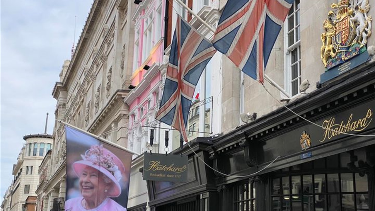 Το Ηνωμένο Βασίλειο αποχαιρετάει σήμερα τη Βασίλισσα Ελισάβετ....