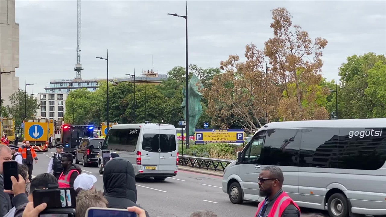 Η αυτοκινητοπομπή του Προέδρου των ΗΠΑ Τζο Μπάιντεν κινείται...