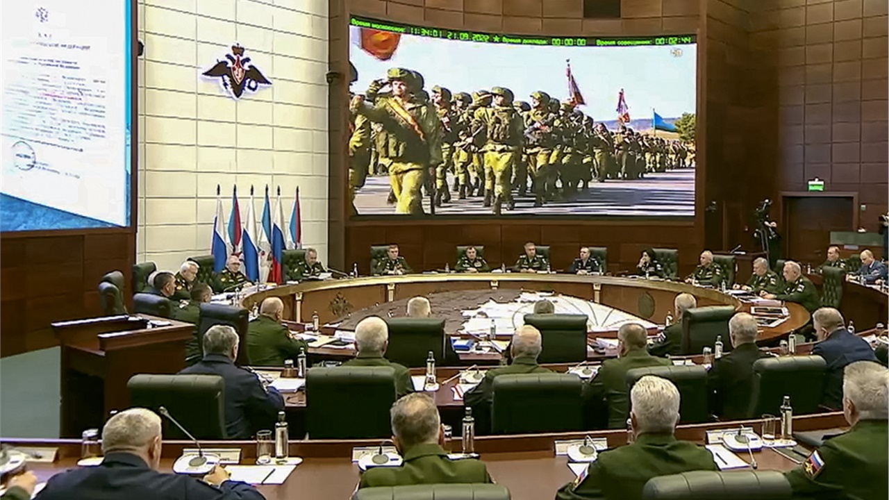 Πρόσθετοι έλεγχοι στους άνδρες που φεύγουν από τη Ρωσία γίνονται...