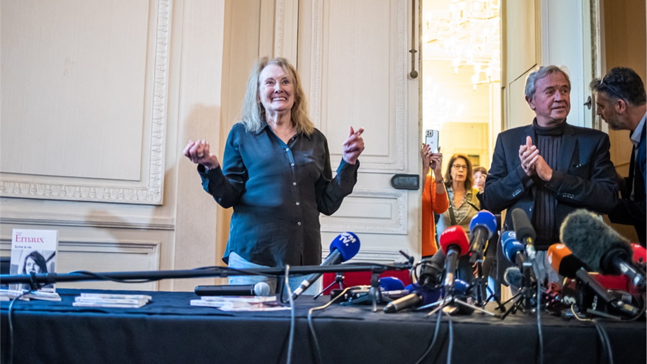 Η Γαλλίδα Ανί Ερνό τιμήθηκε με το βραβείο Νόμπελ Λογοτεχνίας...