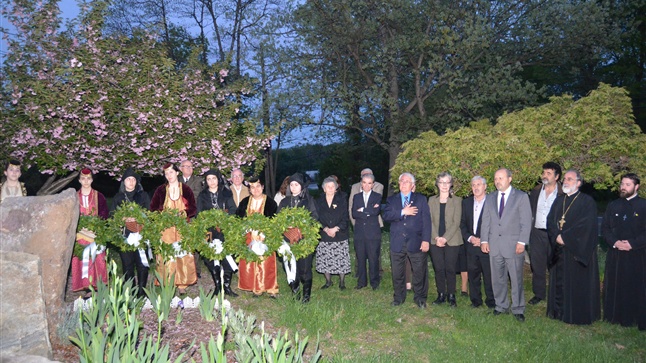 Επιμνημόσυνη δέηση και κατάθεση στεφάνων στο μνημείο για τα θύματα...