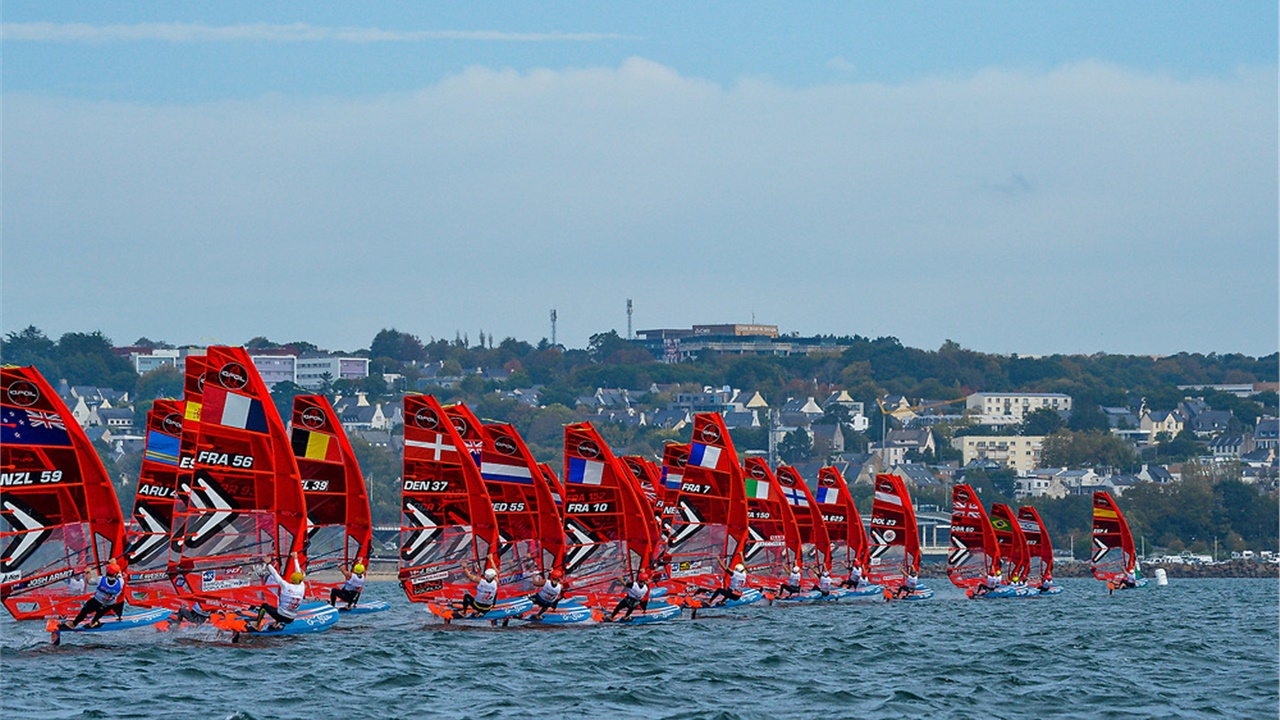 Ιστιοπλοΐα: Σε εξέλιξη το παγκόσμιο πρωτάθλημα IQFOIL στη Βρέστη
