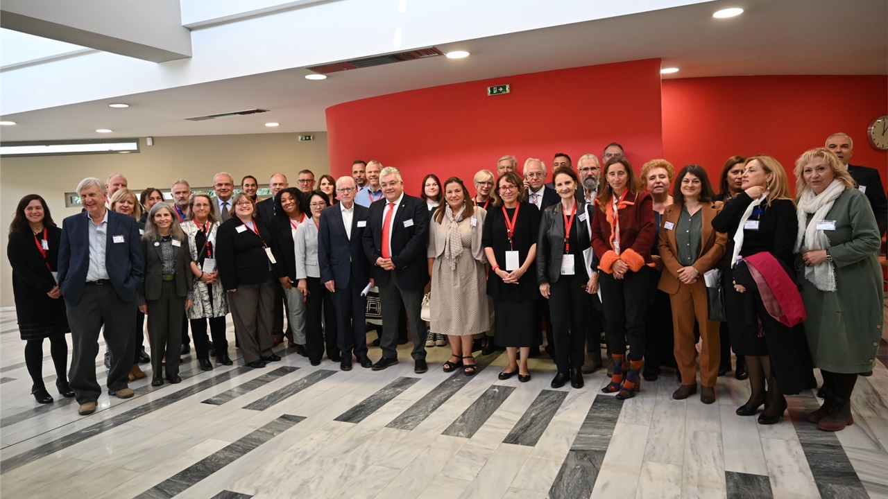 Στο Αριστοτέλειο Πανεπιστήμιο Θεσσαλονίκης πολυπληθής αντιπροσωπεία...