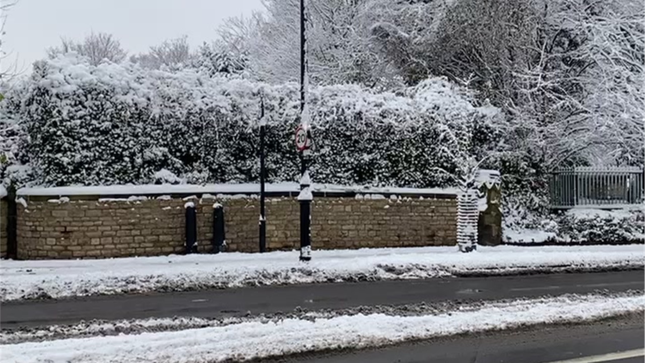 Στα «λευκά» σήμερα το Λονδίνο!   #snow #london