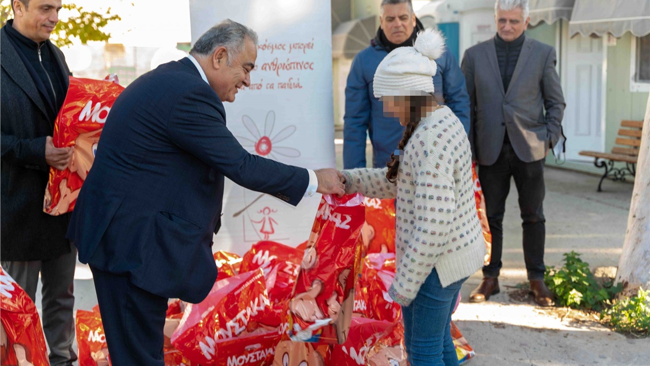 Η Διοίκηση του Ε.Ε.Α. επισκέφθηκε 5 ιδρύματα και μοίρασε δώρα...