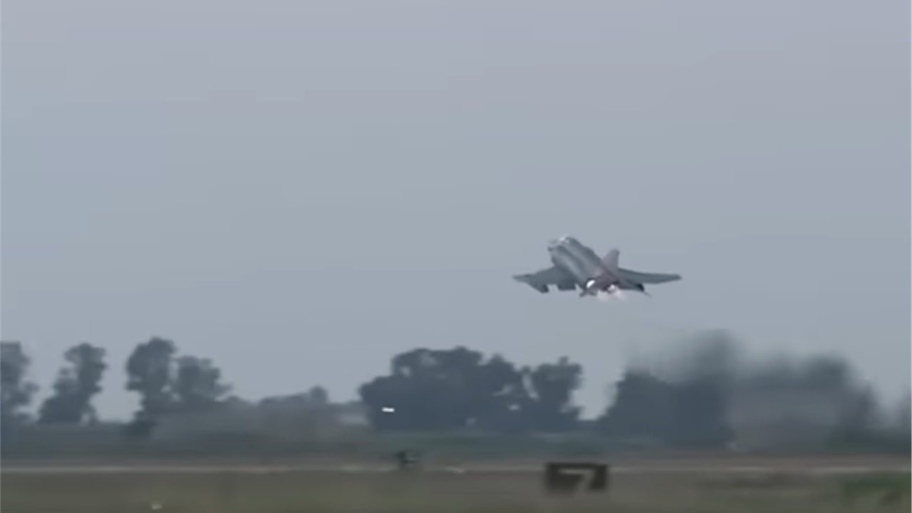 Πτώση μαχητικού F-4: Εντοπίστηκαν συντρίμμια στον Κυπαρισσιακό