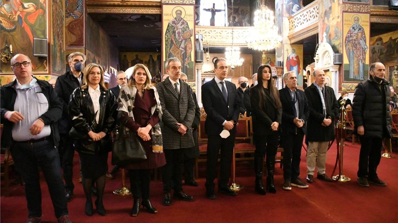 Τους προστάτες των γιατρών, Αγίους Αναργύρους Κύρο και Ιωάννη,...