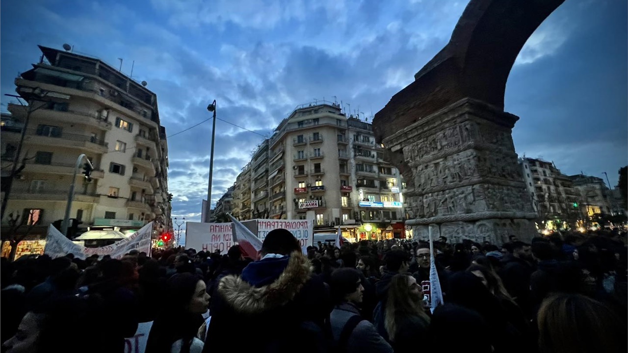 Συγκεντρώσεις σε Αθήνα και Θεσσαλονίκη για την πολύνεκρη τραγωδία...