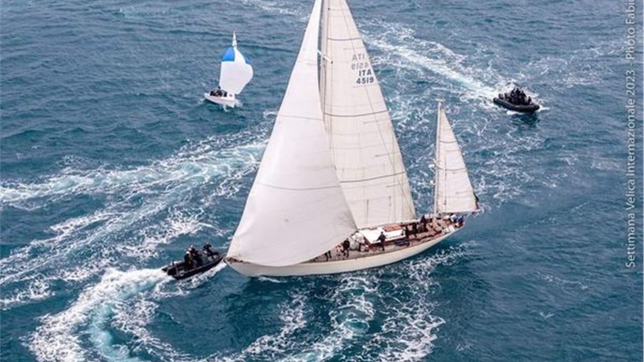 Παγκόσμια πρωταθλήτρια η ομάδα ιστιοπλοΐας της σχολής ναυτικών...