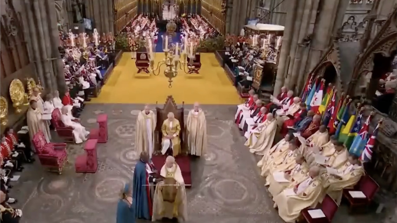 Στέψη Βασιλιά Καρόλου: Η στιγμή που ακούγεται ο βυζαντινός ύμνος