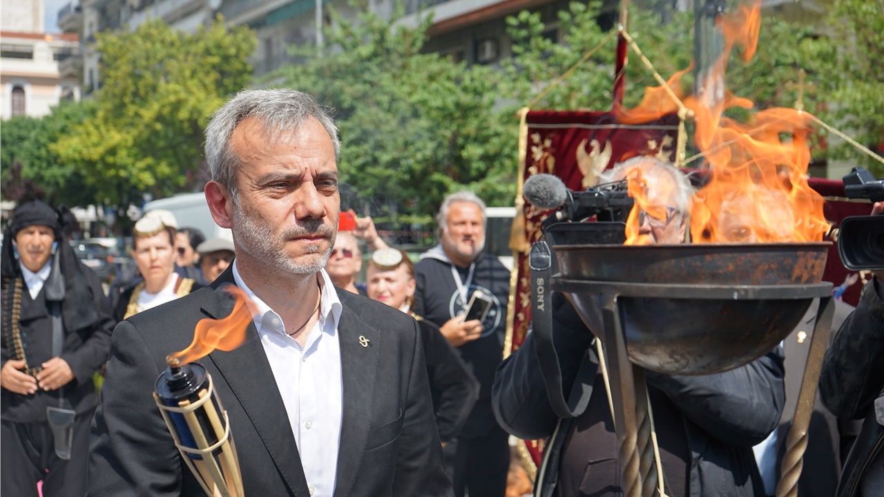 Ο Δήμαρχος Θεσσαλονίκης Κ. Ζέρβας άναψε τη «Φλόγα της Μνήμης»...